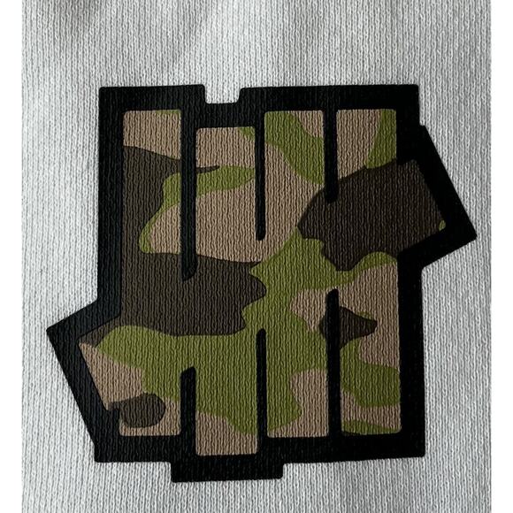 Men’s UNDEFEATED 5-Strikes Hoodie – White w/ Camo Fill Logo – Size XL - Picture 3 of 4